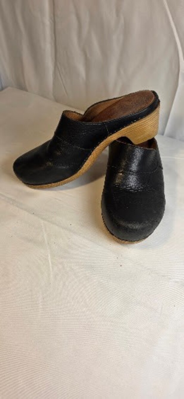 Dansko Black Leather Slip On Clogs Vintage Style Comfortable Footwear Size 38